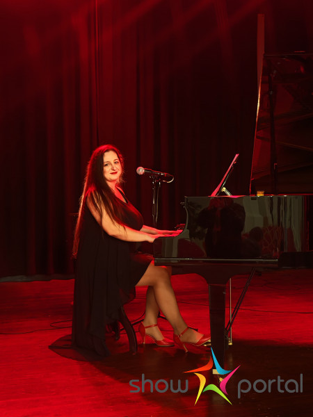 Šansónový koncert Júlie Pechovej