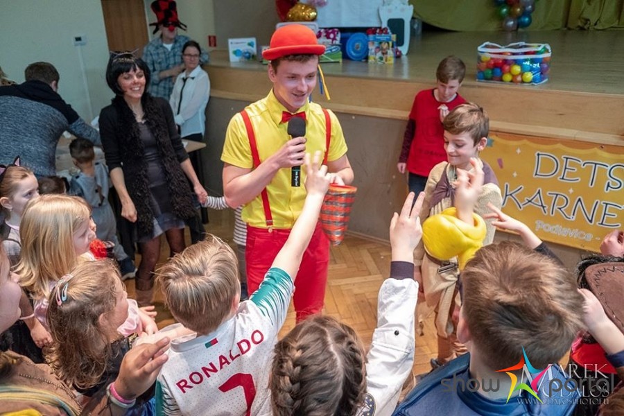 Cirkusový žonglér a zabávač