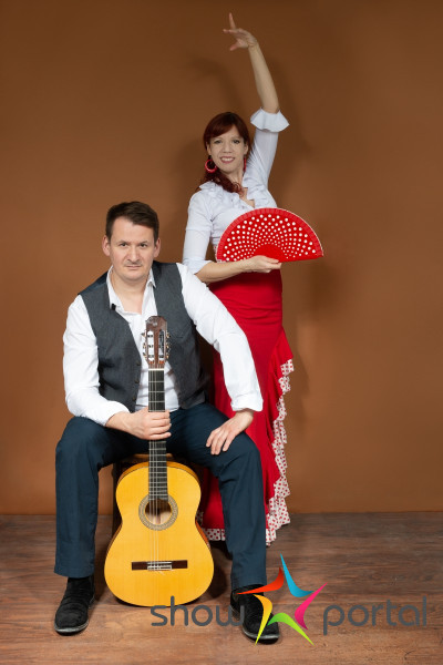 La Linda con El Guitarrista