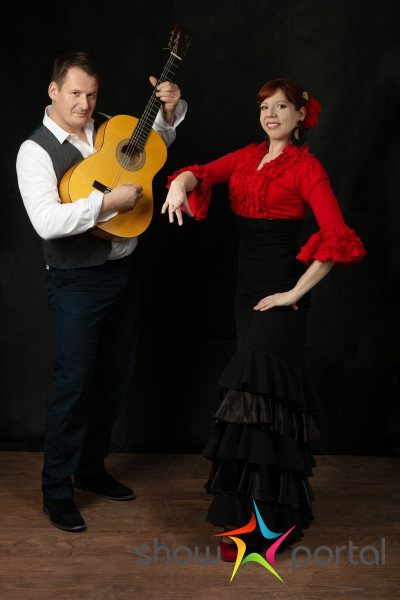 La Linda con El Guitarrista