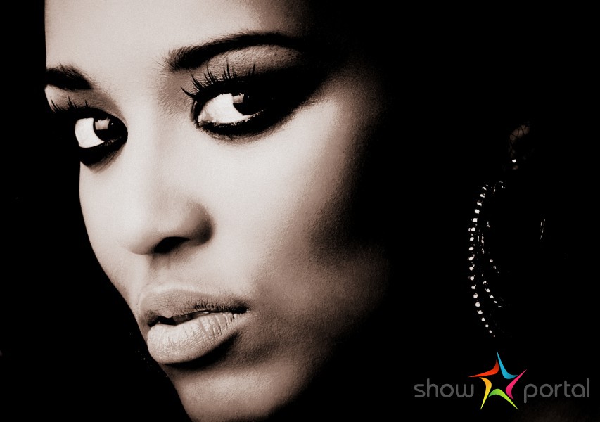 NATALIE /singer & pianist/