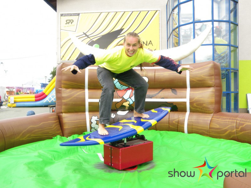 Ródeo býk simulátor /futbalová lopta, surf/ - Funnyjump