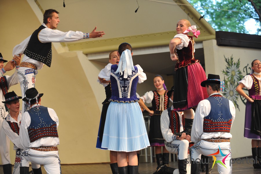 Folklórny súbor TOPĽAN z Giraltoviec