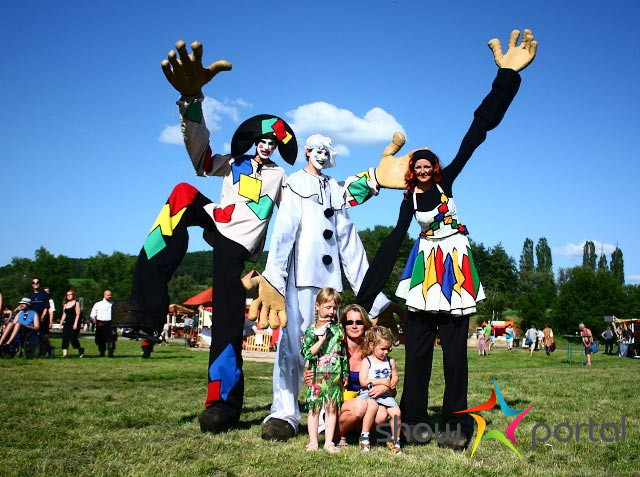 Dell Arte - postavy s obrími rukami /CZ/