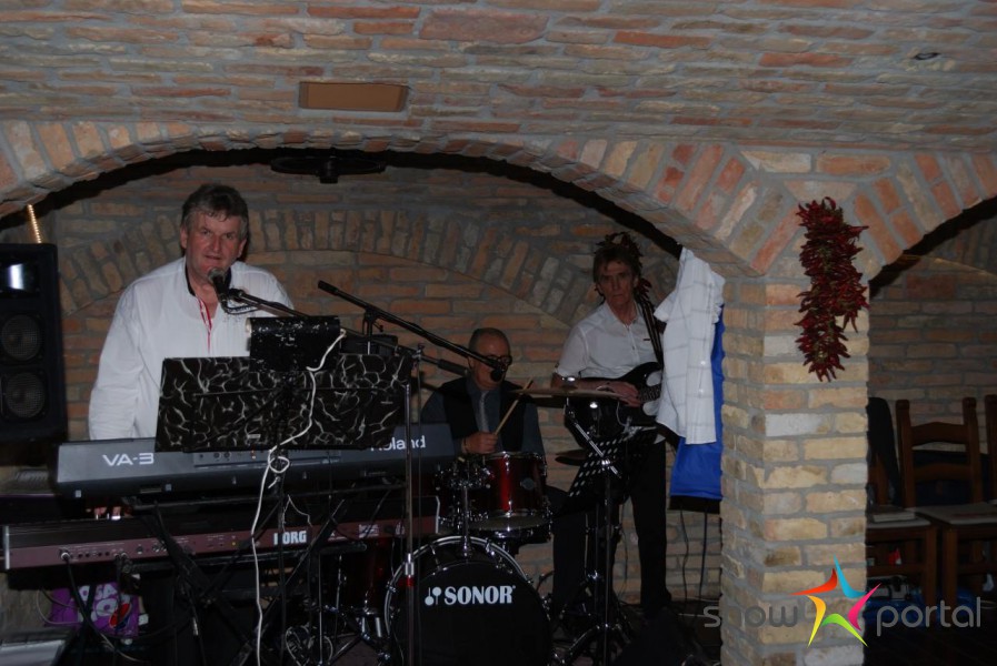 Hudobná skupina Music Trio / zenekar MUSICTRIO