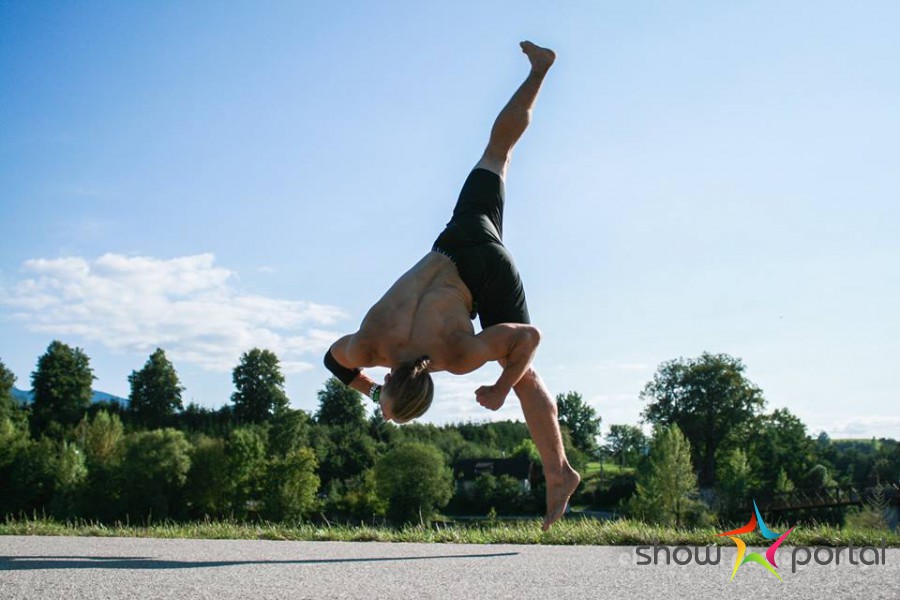 Akrobaticko-Handbalancingová show