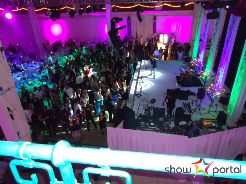 PARTY LOUNGE