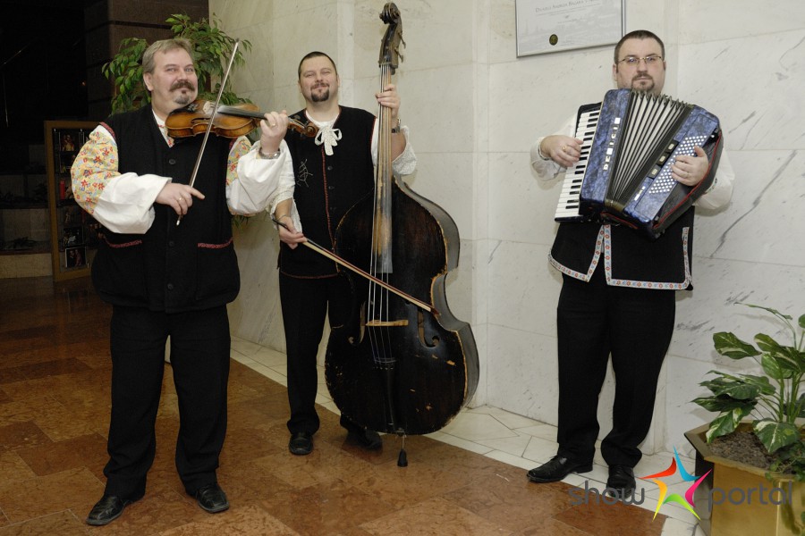 Ľudová hudba & DJ HALÚZKOVCI