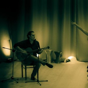La Linda con El Guitarrista