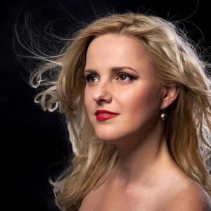 Kristína Bartošová - moderátorka, speváčka, pesničkárka